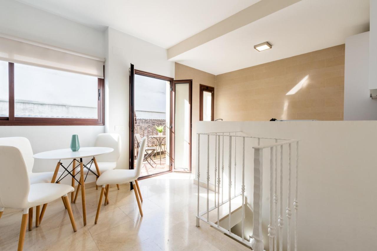 Lumbreras Host Apartment Севиля Екстериор снимка
