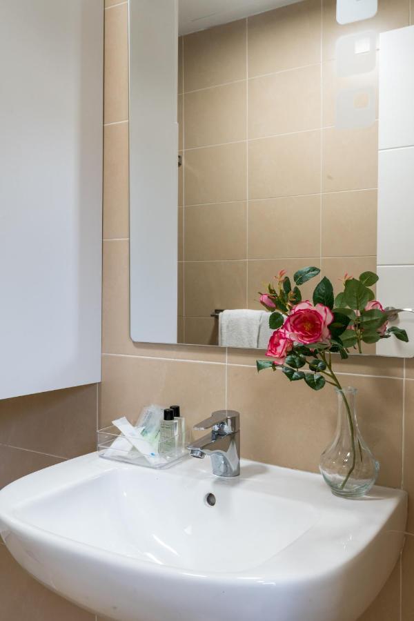 Lumbreras Host Apartment Севиля Екстериор снимка