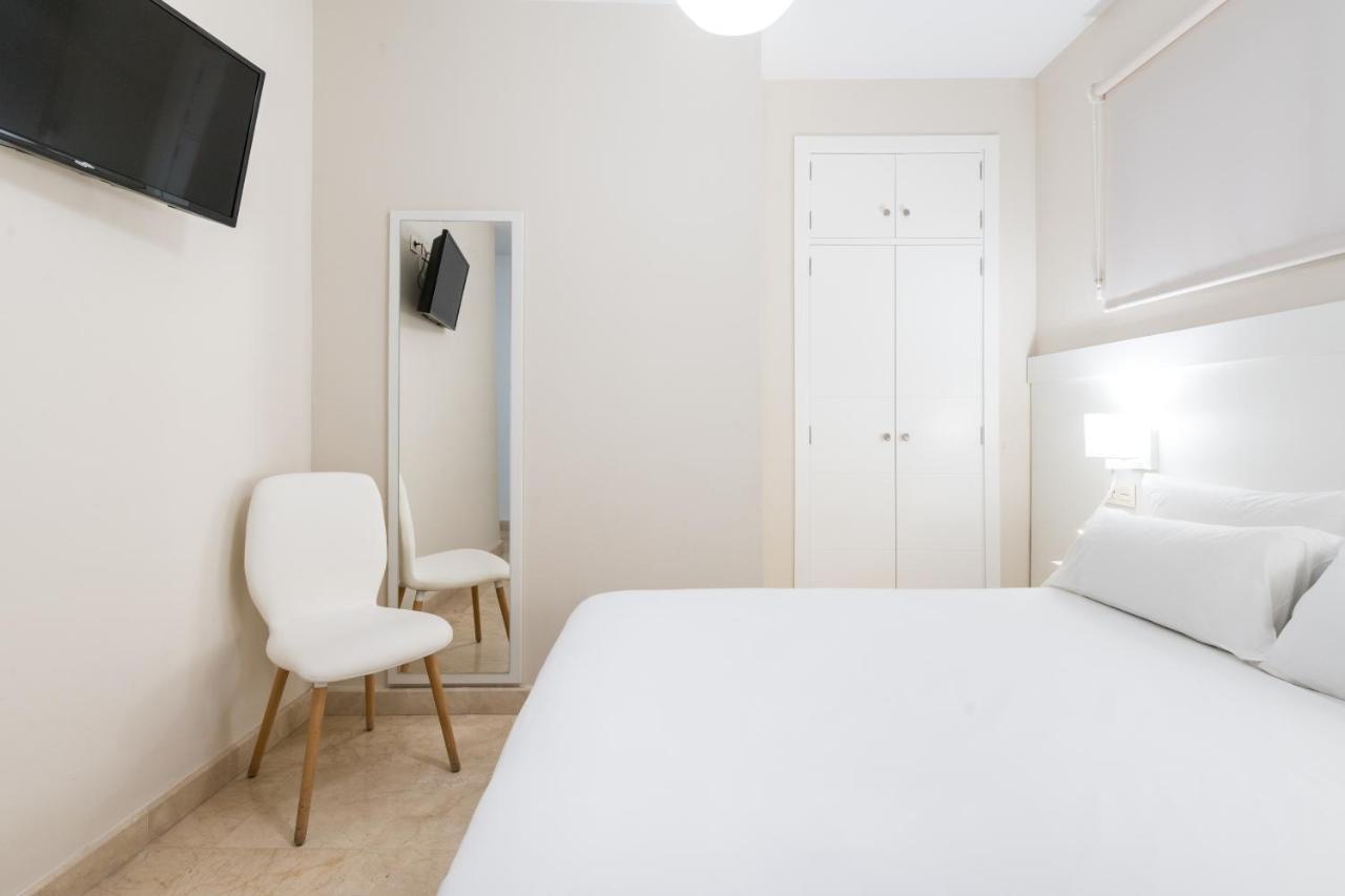 Lumbreras Host Apartment Севиля Екстериор снимка