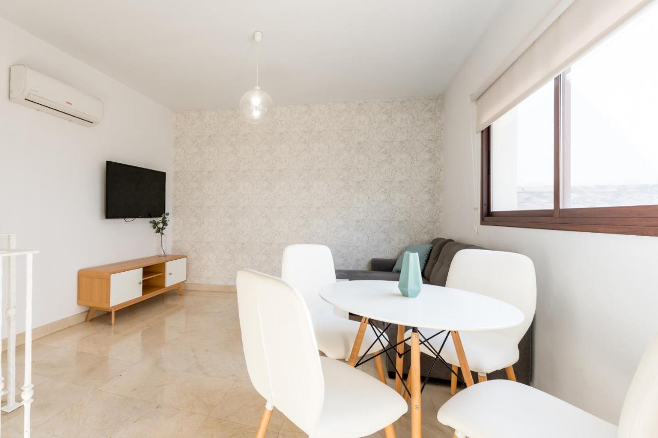 Lumbreras Host Apartment Севиля Екстериор снимка